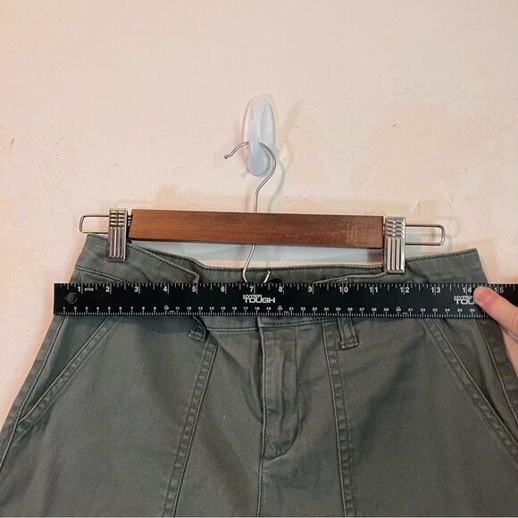 Jones New York Green Size 4 Utility Shorts Rolled Cuff with Button EUC - Picture 4 of 14